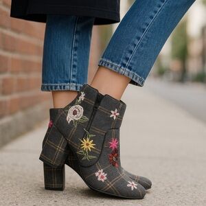 EUC Indigo Rd Ankle Boots Size 7M Plaid Flannel Embroidered Flowers